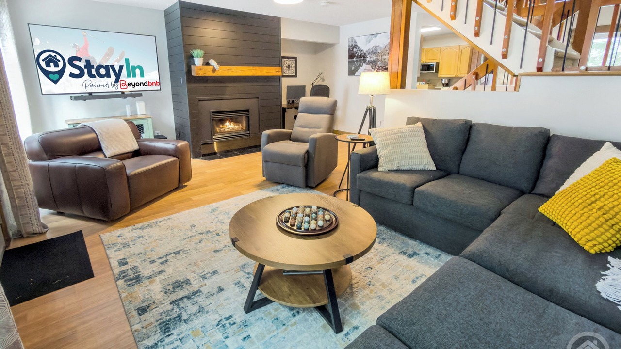 Photo of Livingroom in East Kootenay