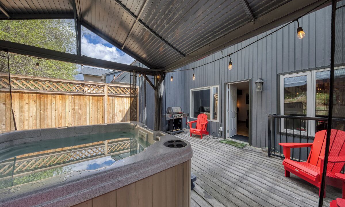 Photo of Patio Balcony in East Kootenay