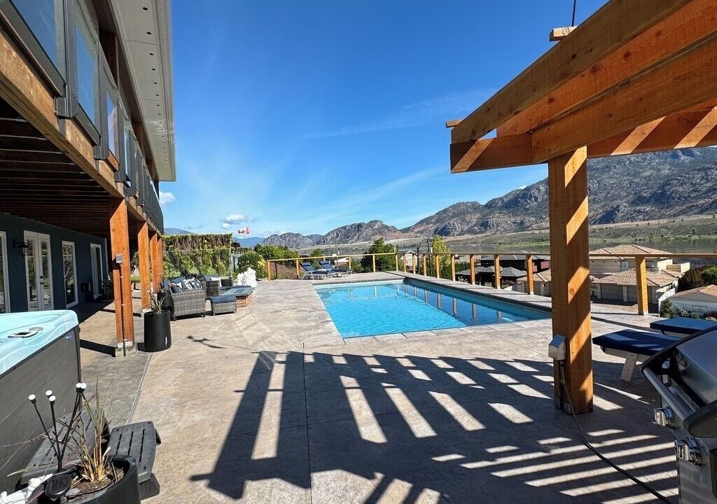 Photo of Patio Balcony in Osoyoos