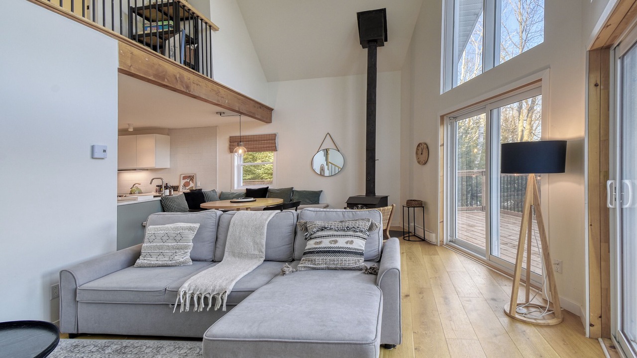 Photo of Livingroom in Amherst