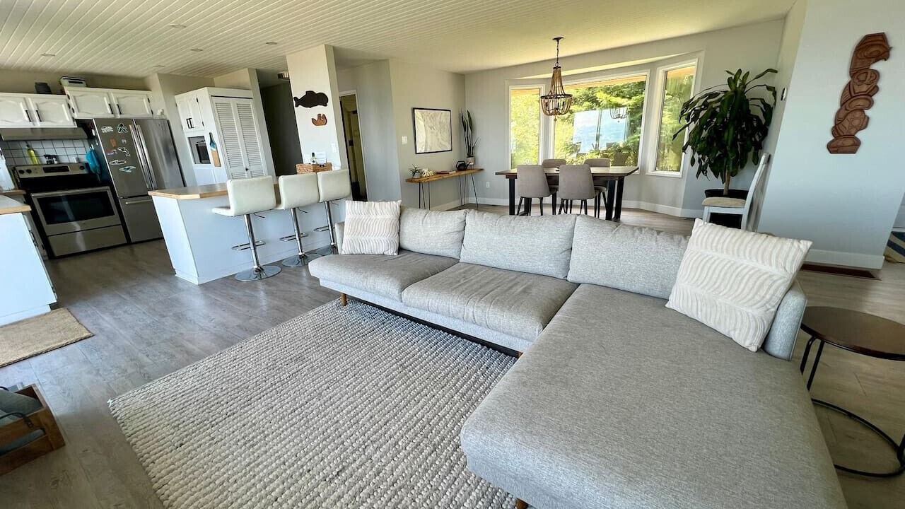Photo of Livingroom in Campbell River
