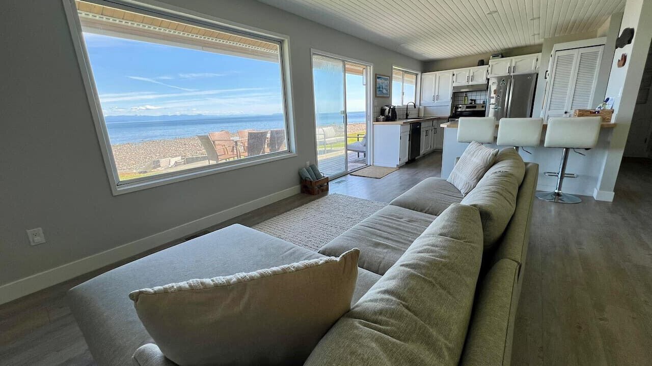 Photo of Livingroom in Campbell River