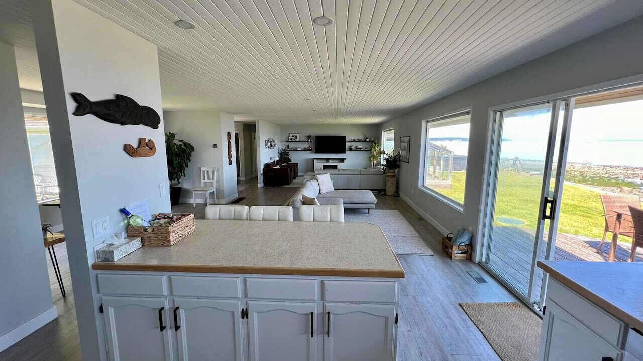 Photo of Livingroom in Campbell River