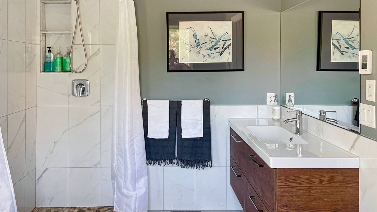 Photo of Bathroom in Campbell River