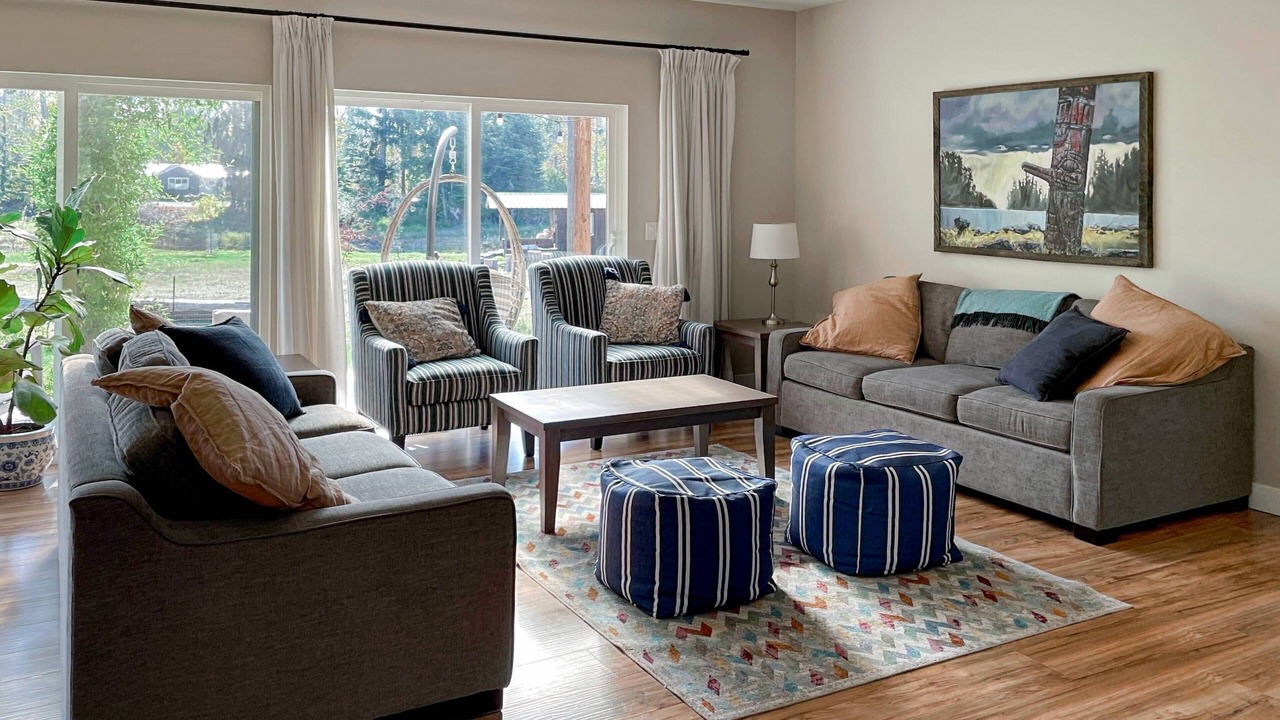Photo of Livingroom in Campbell River