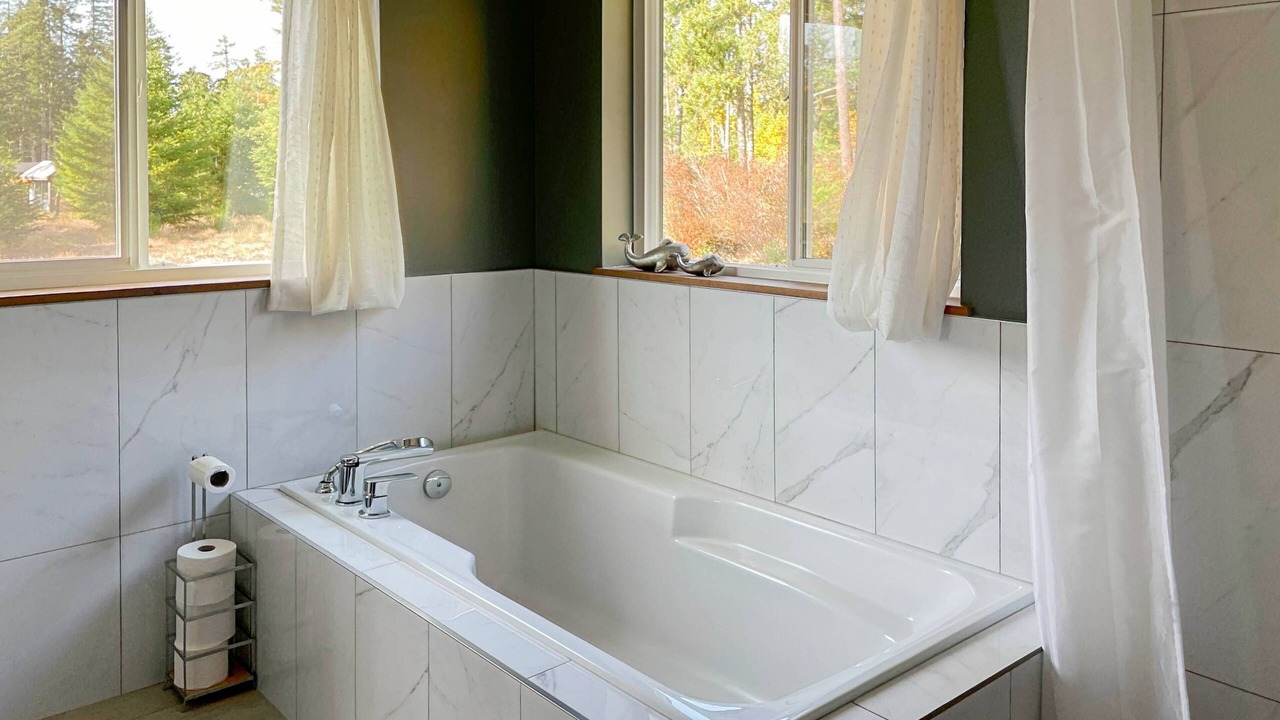 Photo of Bathroom in Campbell River
