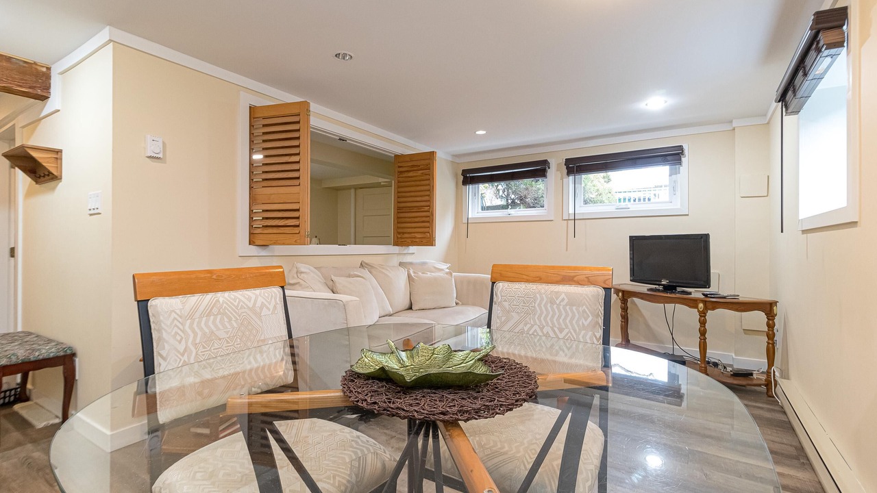 Photo of Livingroom in Oak Bay