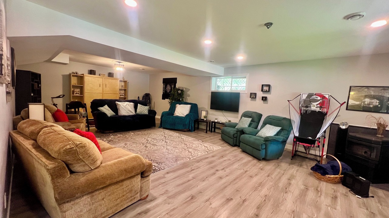 Photo of Livingroom in North Cowichan