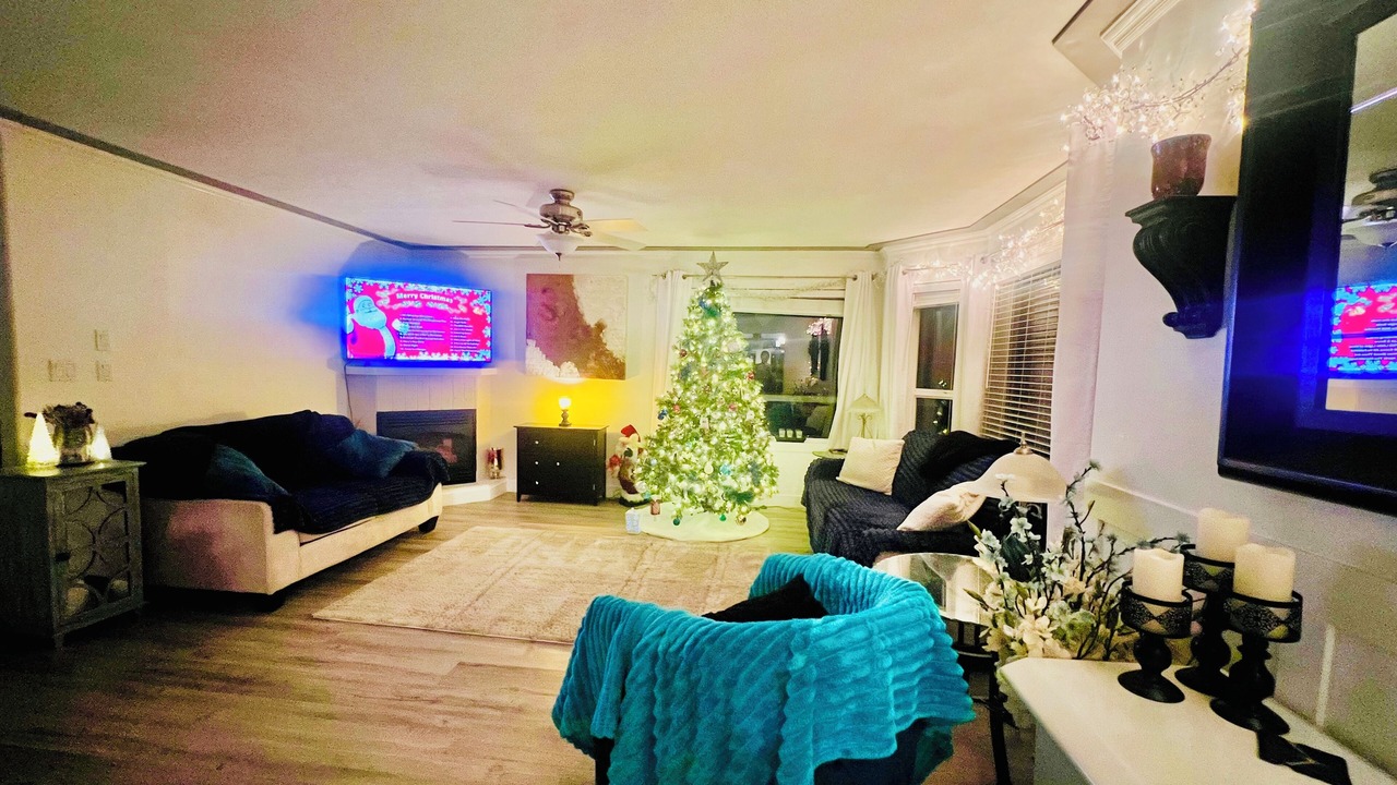 Photo of Livingroom in North Cowichan