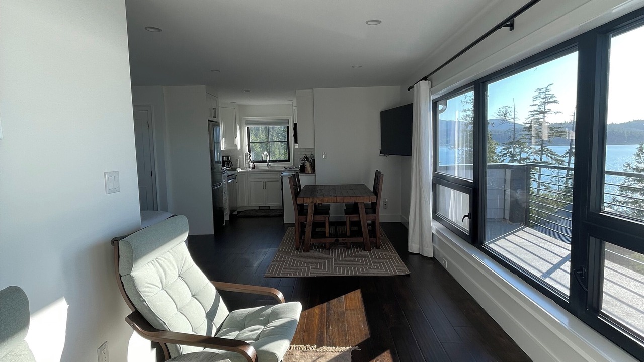 Photo of Livingroom in Telegraph Cove