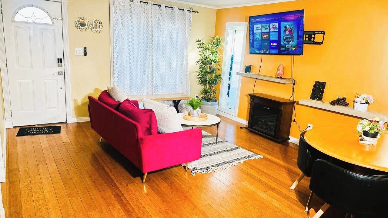 Photo of Livingroom in North Central Edmonton