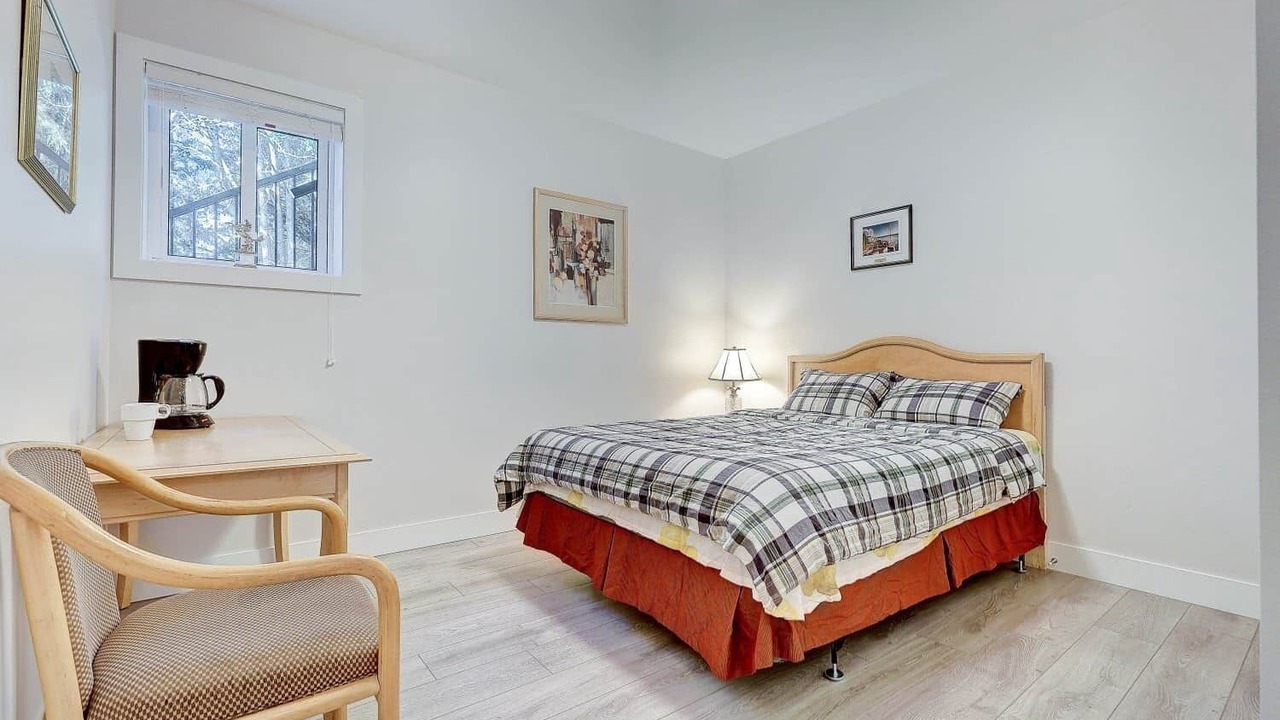 Photo of Bedroom in Dundarave