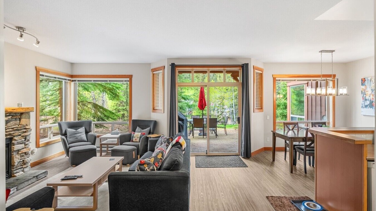 Photo of Livingroom in East Kootenay