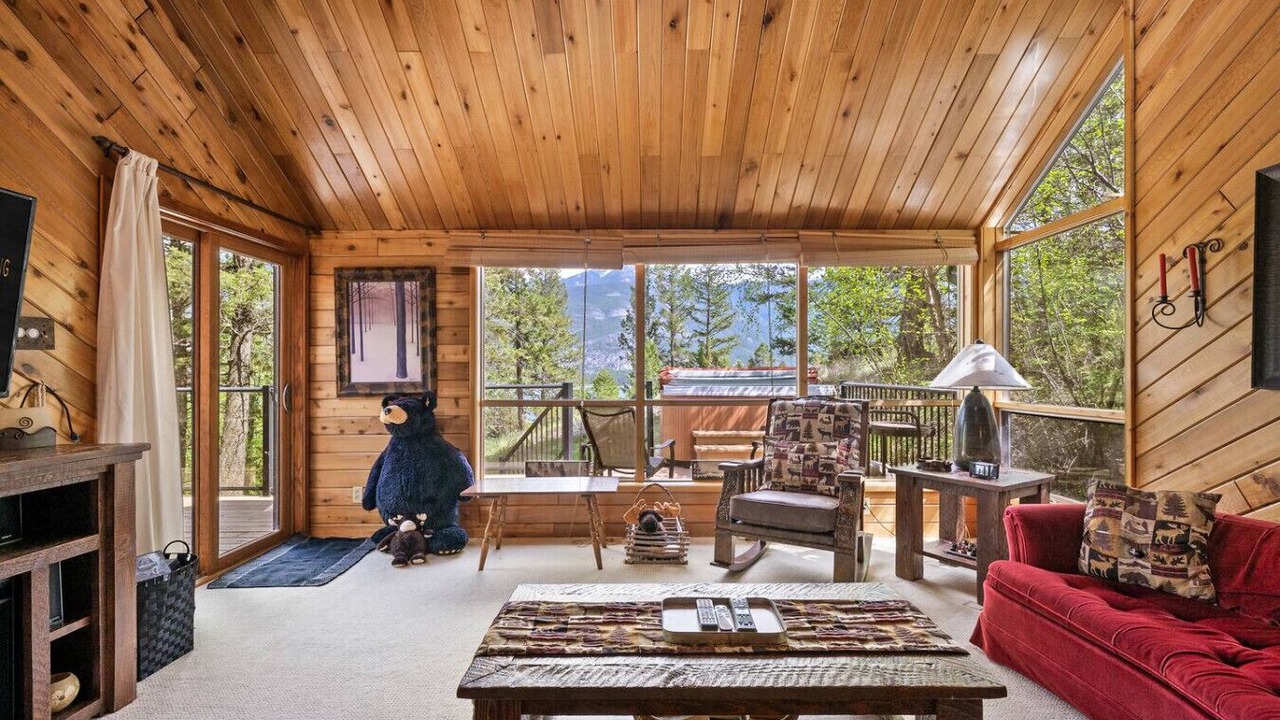 Photo of Livingroom in East Kootenay