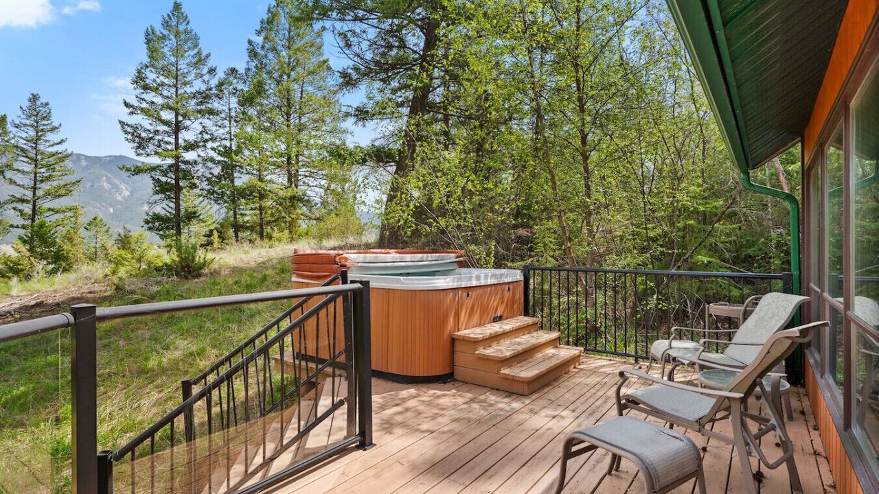 Photo of Patio Balcony in East Kootenay