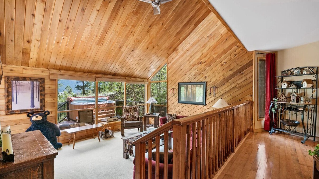 Photo of Livingroom in East Kootenay
