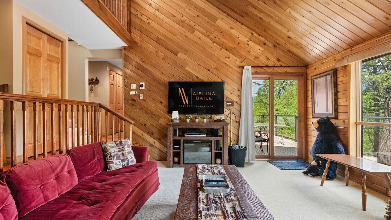 Photo of Livingroom in East Kootenay