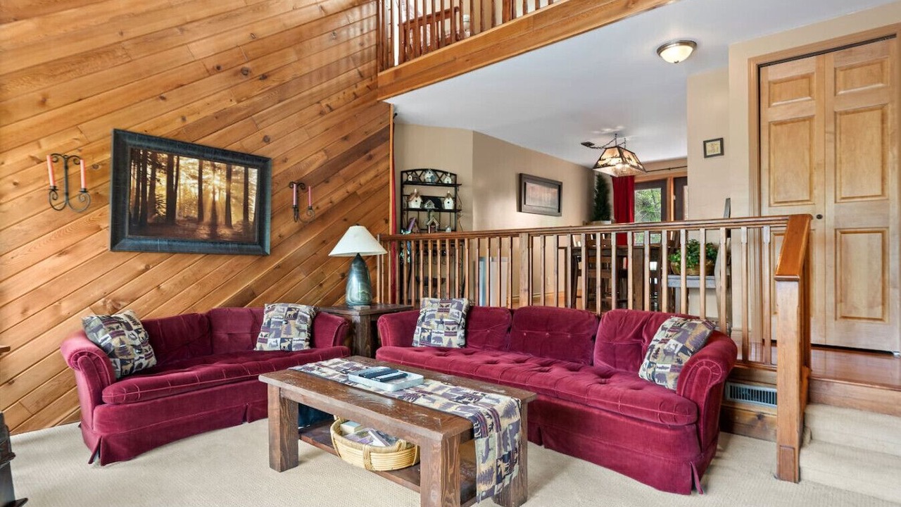 Photo of Livingroom in East Kootenay
