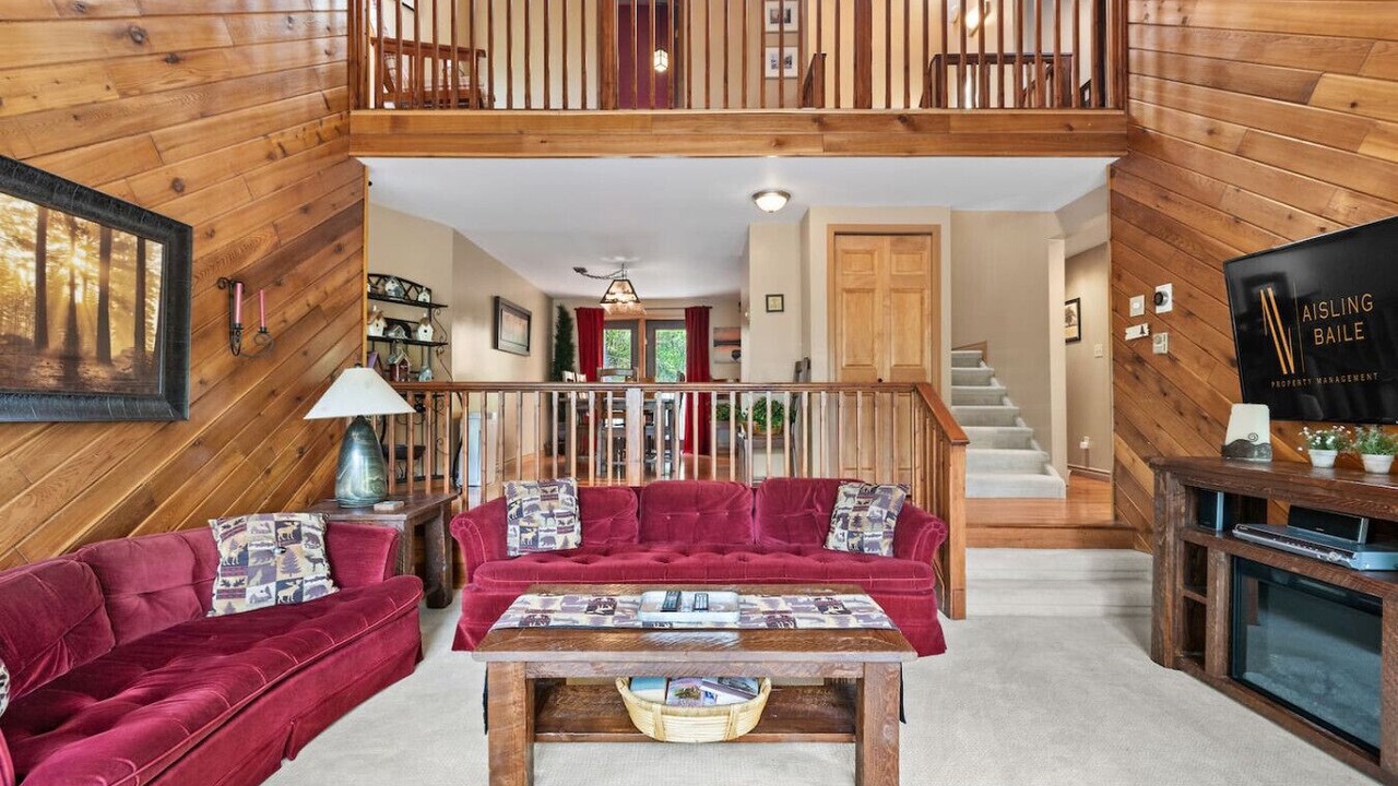 Photo of Livingroom in East Kootenay
