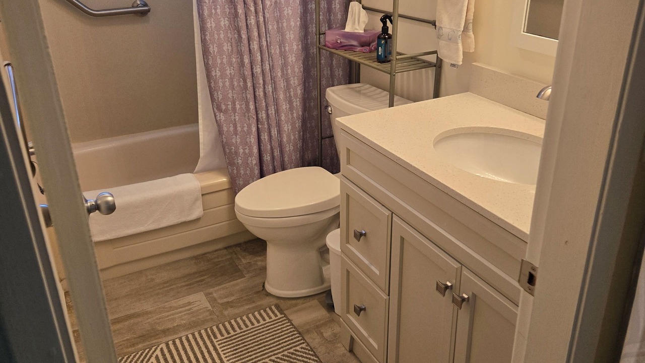 Photo of Bathroom in Booktown