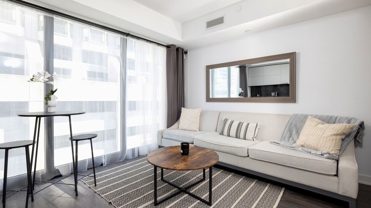 Photo of Livingroom in Bloor-Yorkville