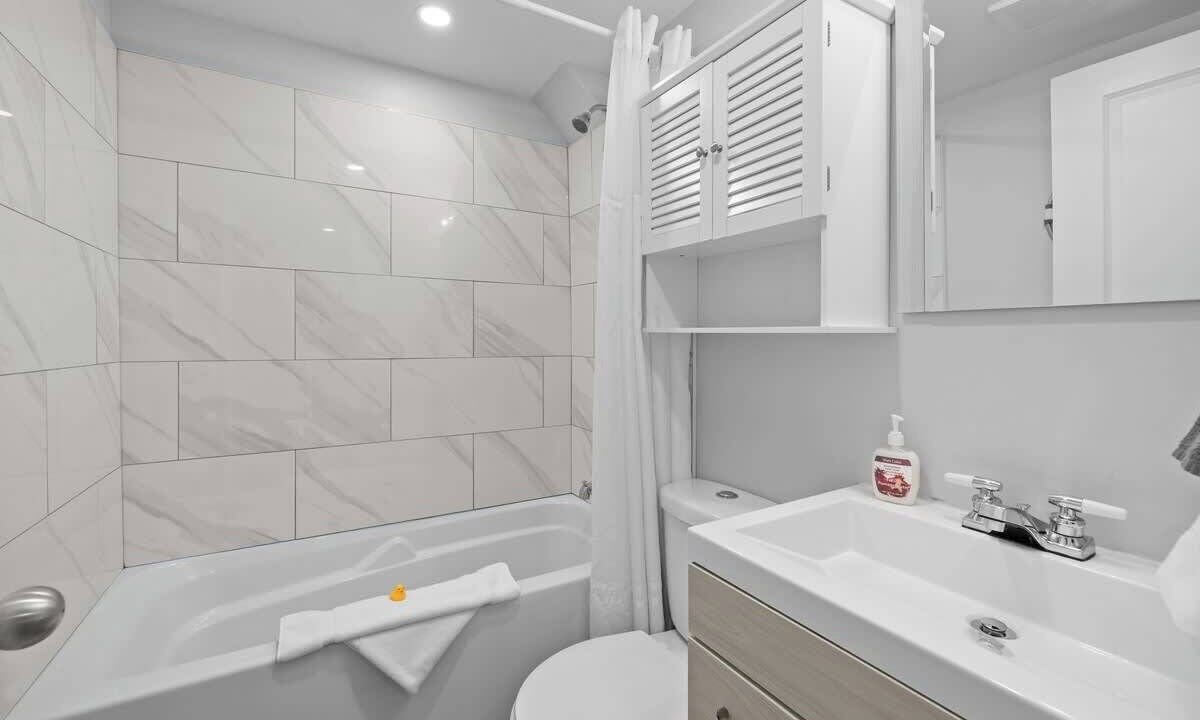 Photo of Bathroom in Queens Square