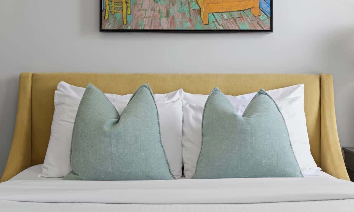 Photo of Bedroom in Queens Square