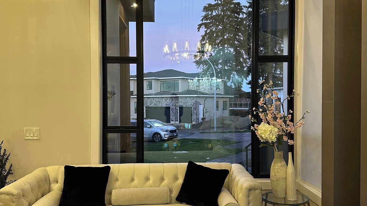 Photo of Livingroom in Guildford