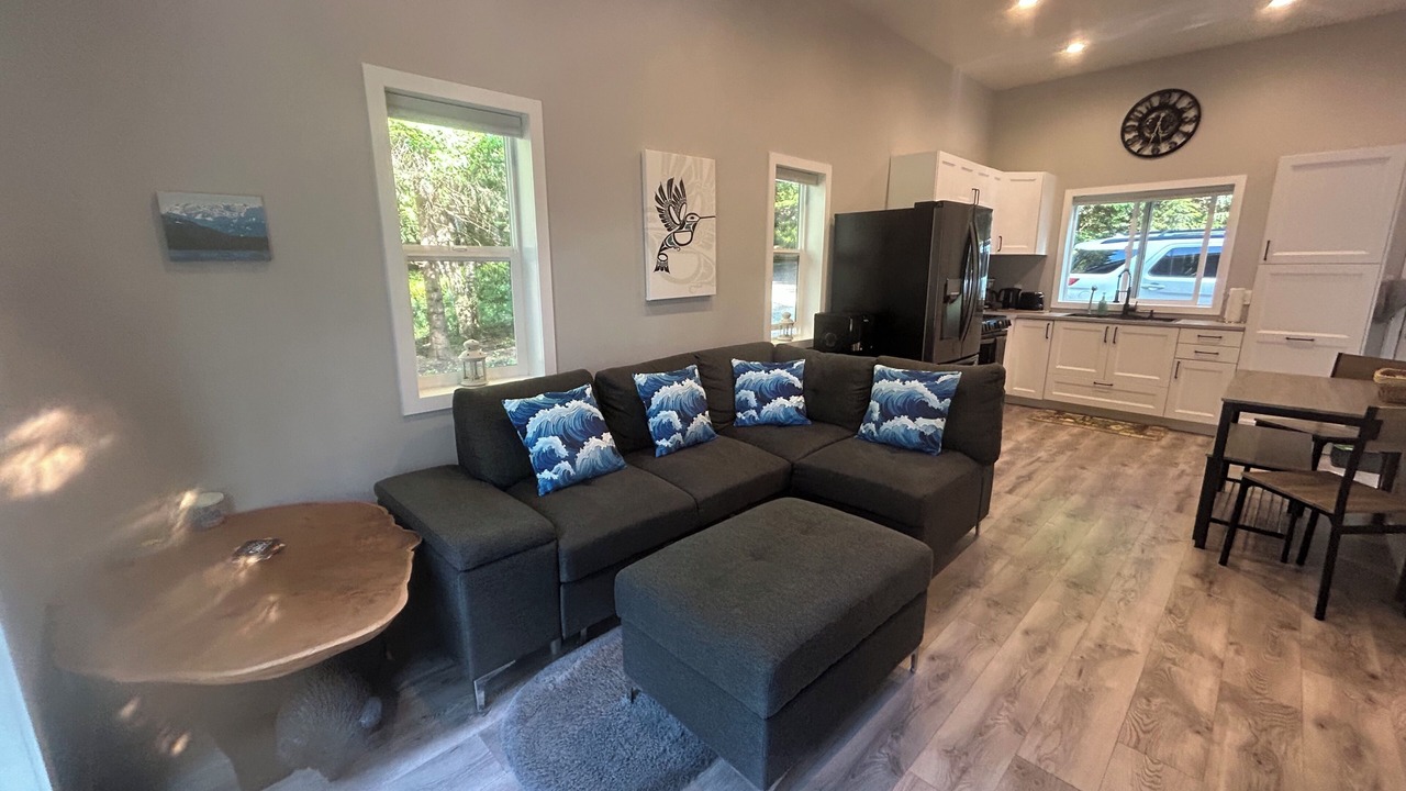 Photo of Livingroom in Juan de Fuca Electoral Area