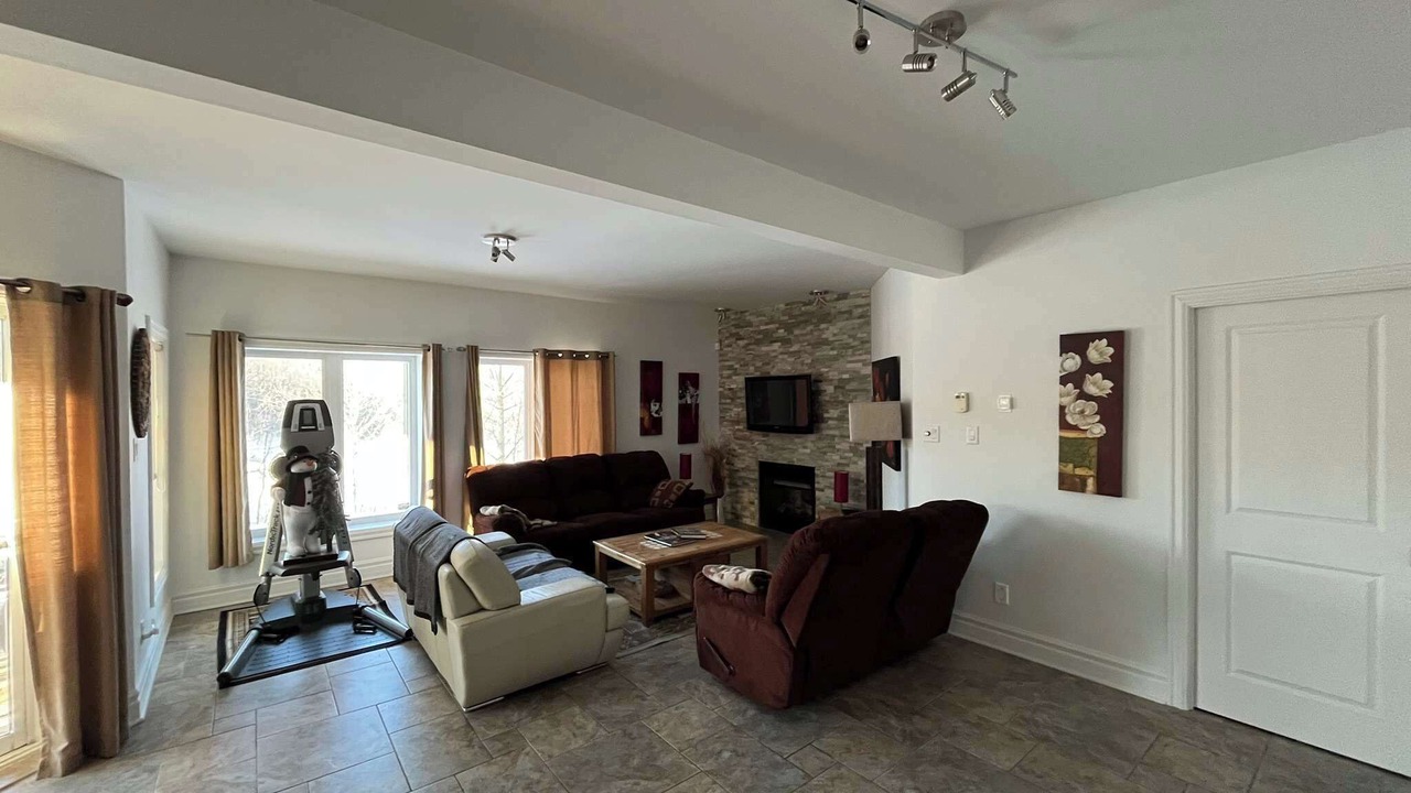 Photo of Livingroom in Prevost