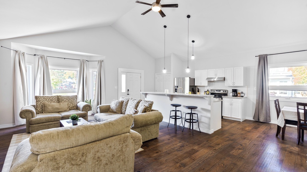 Photo of Livingroom in Fenelon Falls