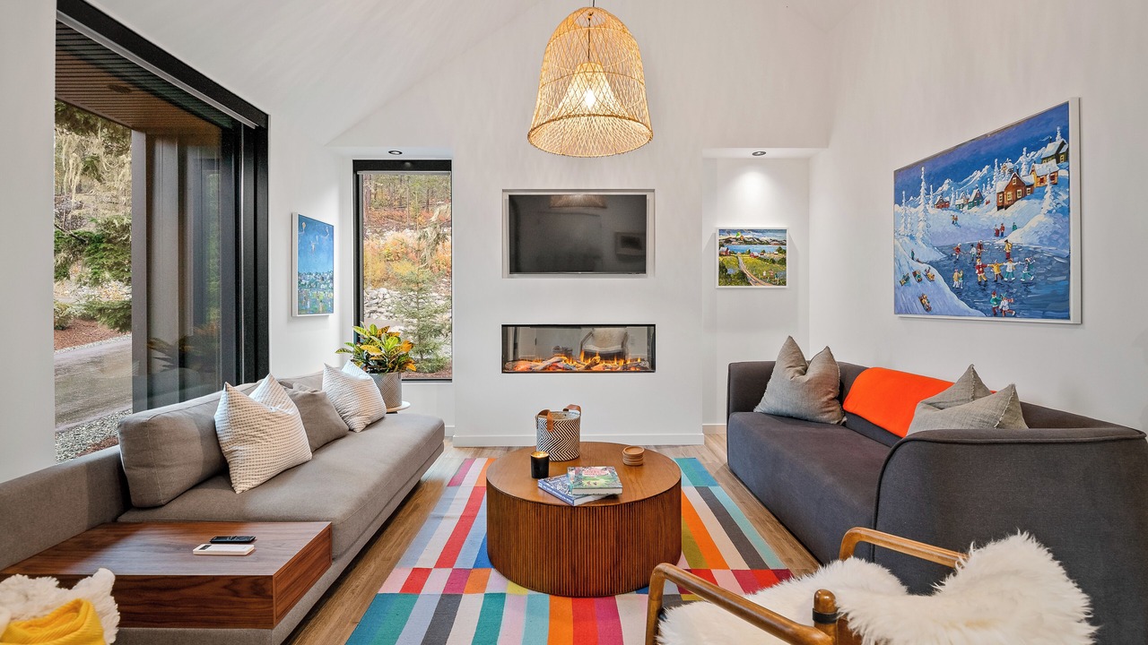 Photo of Livingroom in Sea to Sky Highway