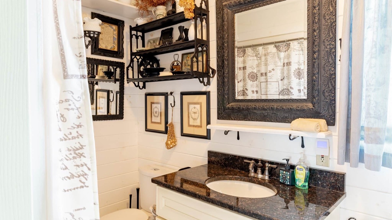 Photo of Bathroom in Corran Ban