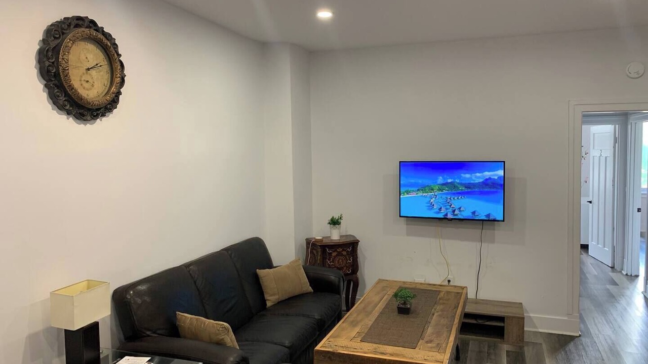Photo of Livingroom in Cote-Des-Neiges—Notre-Dame-De-Grace