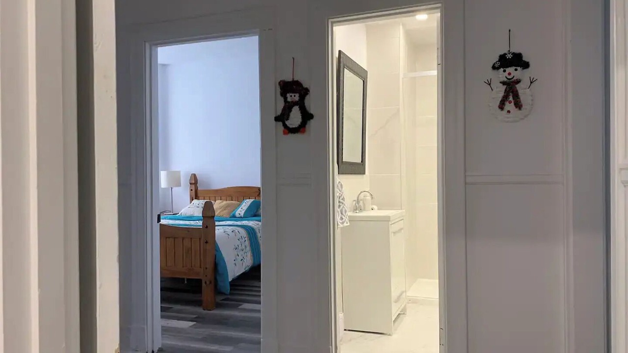 Photo of Bedroom in Cote-Des-Neiges—Notre-Dame-De-Grace