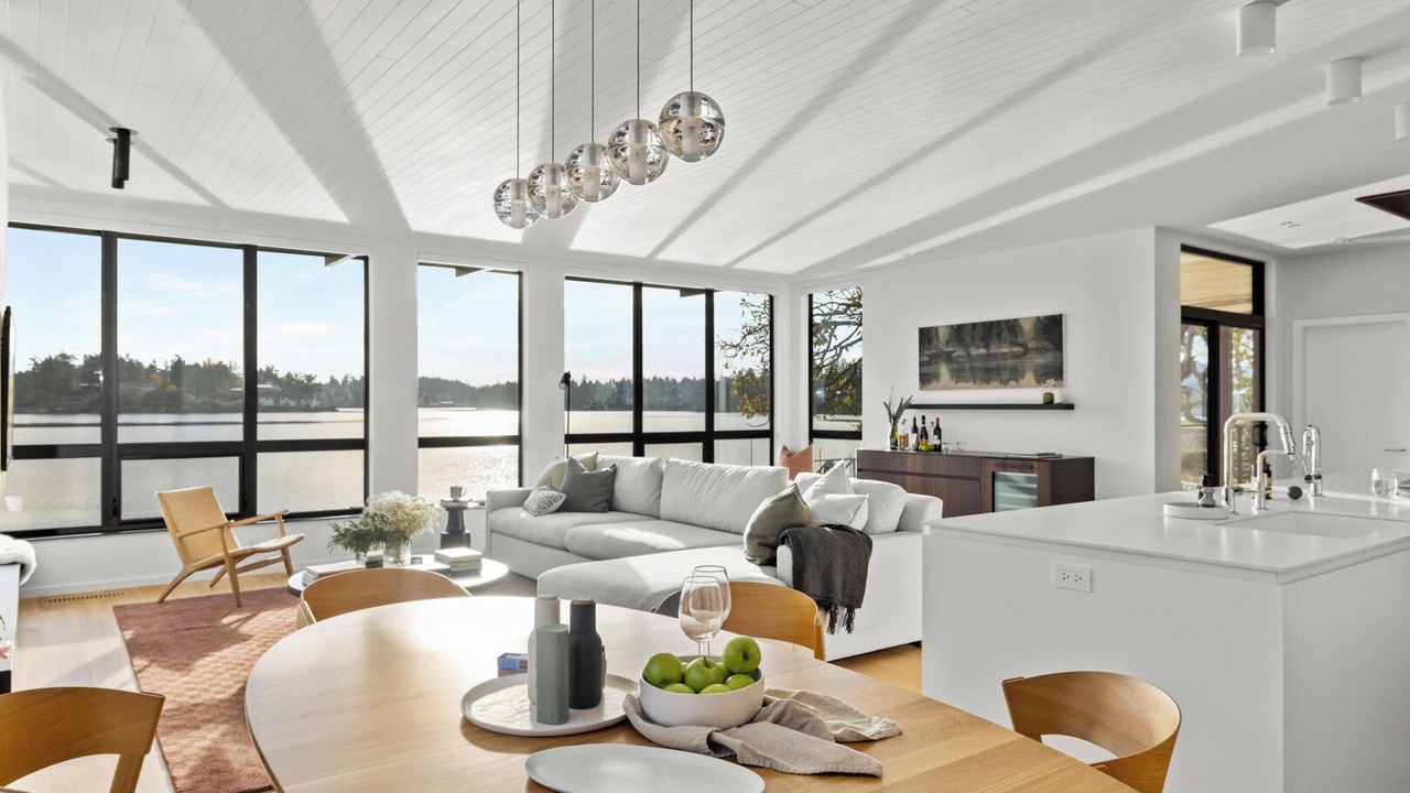 Photo of Livingroom in Saanich West