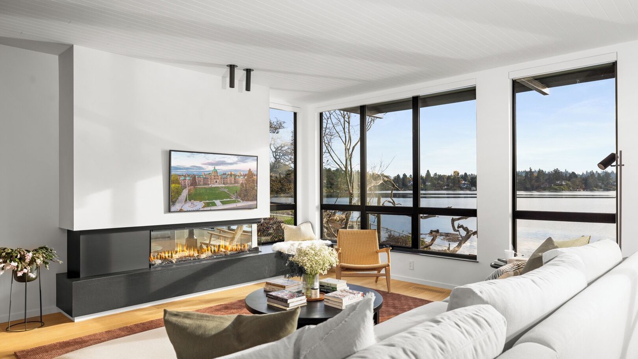 Photo of Livingroom in Saanich West