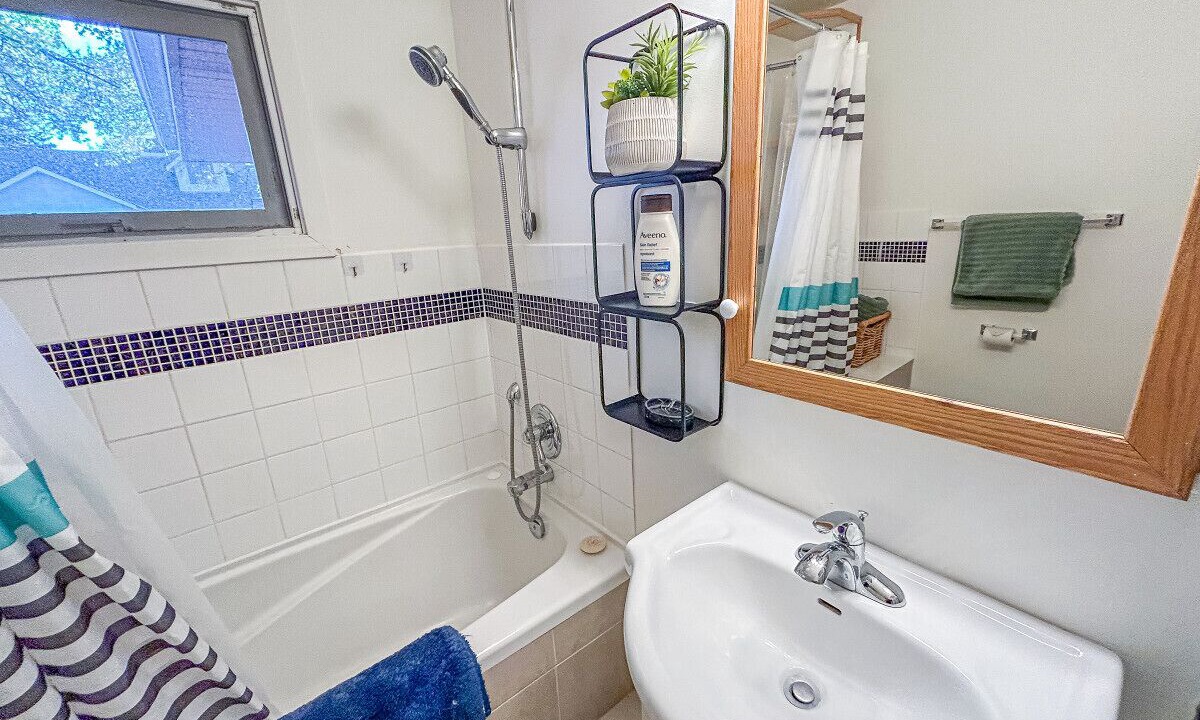 Photo of Bathroom in Okanagan-Similkameen