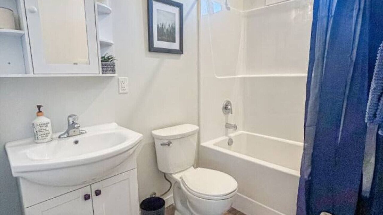 Photo of Bathroom in Okanagan-Similkameen