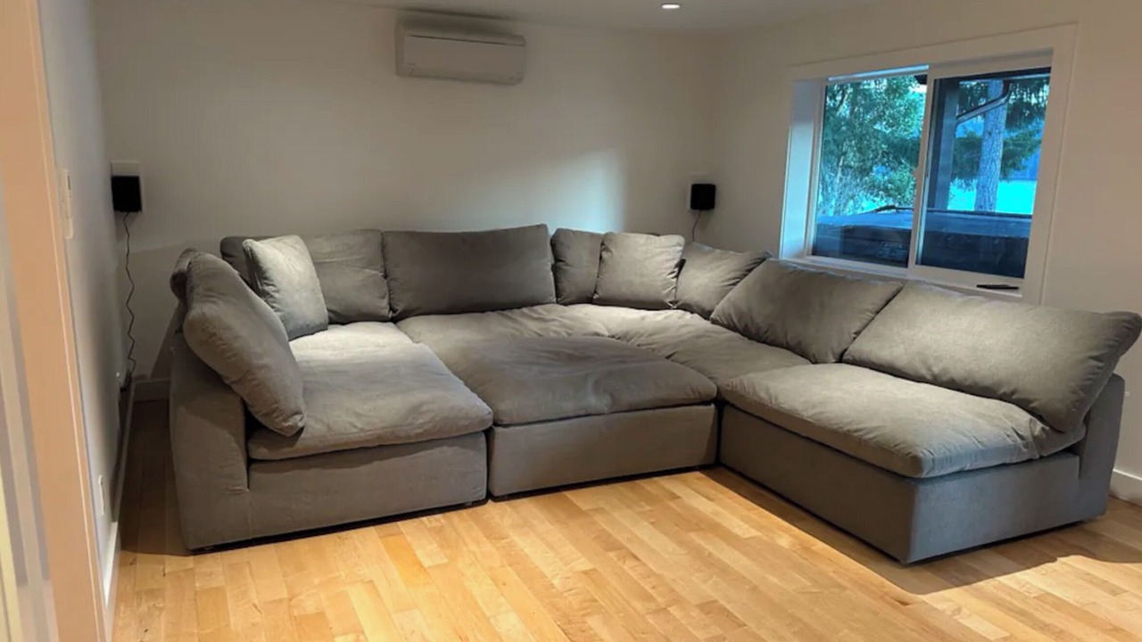 Photo of Livingroom in Youbou