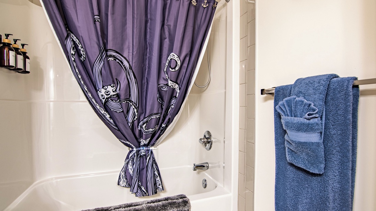 Photo of Bathroom in Sylvan Lake