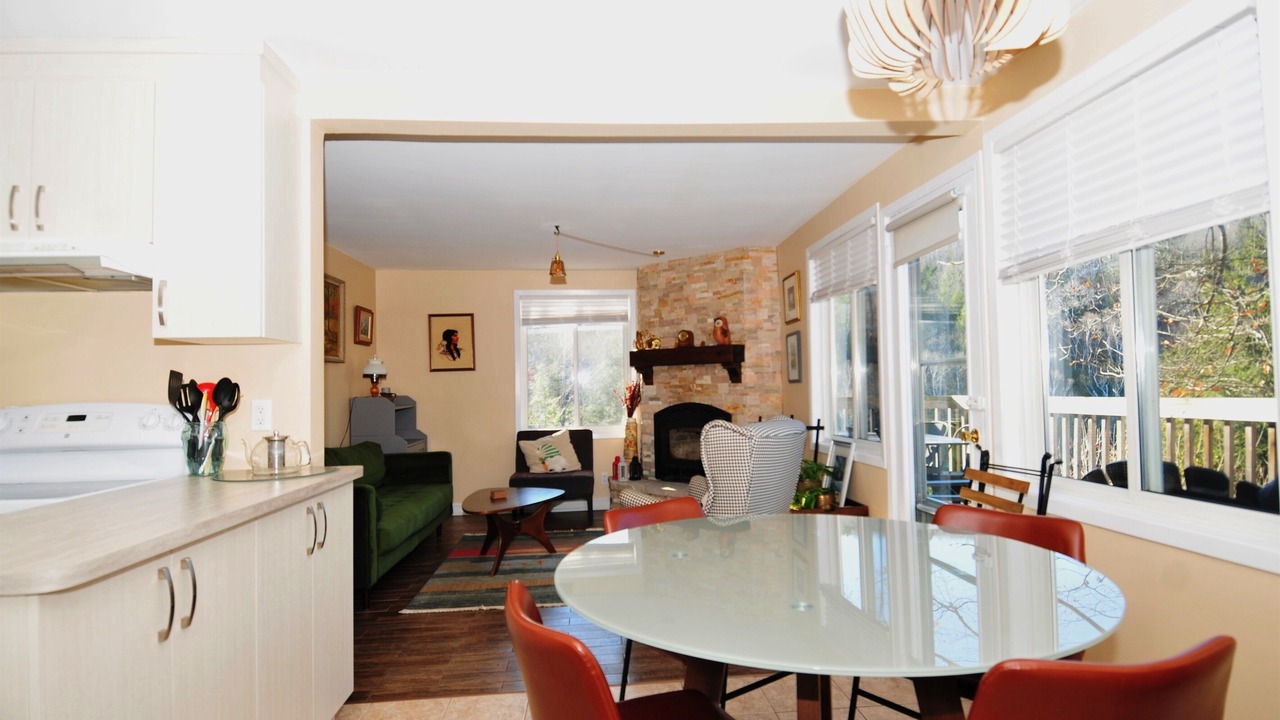 Photo of Livingroom in Val-des-Monts