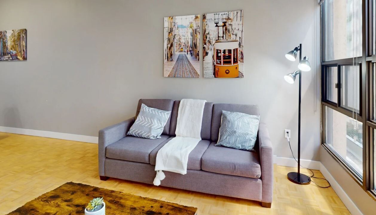 Photo of Livingroom in Bay Street Corridor