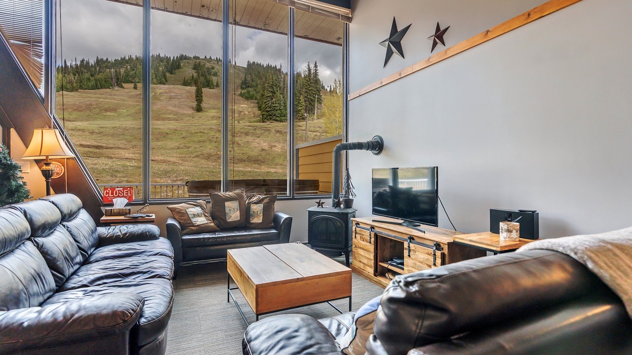 Photo of Livingroom in Silver Star Mountain
