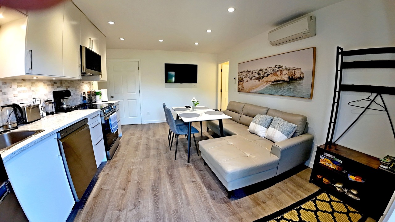 Photo of Livingroom in Gordon Head