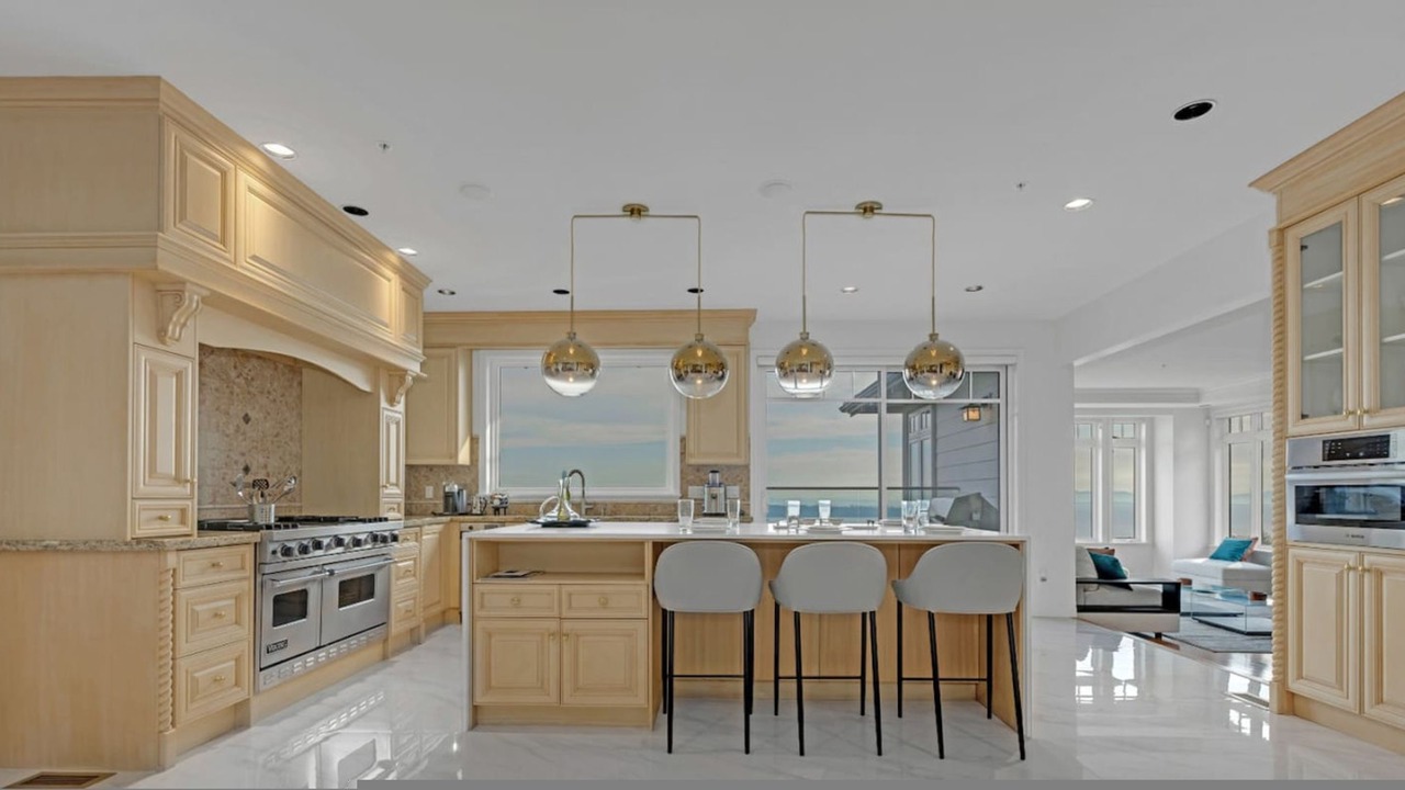Photo of Kitchen in West Vancouver