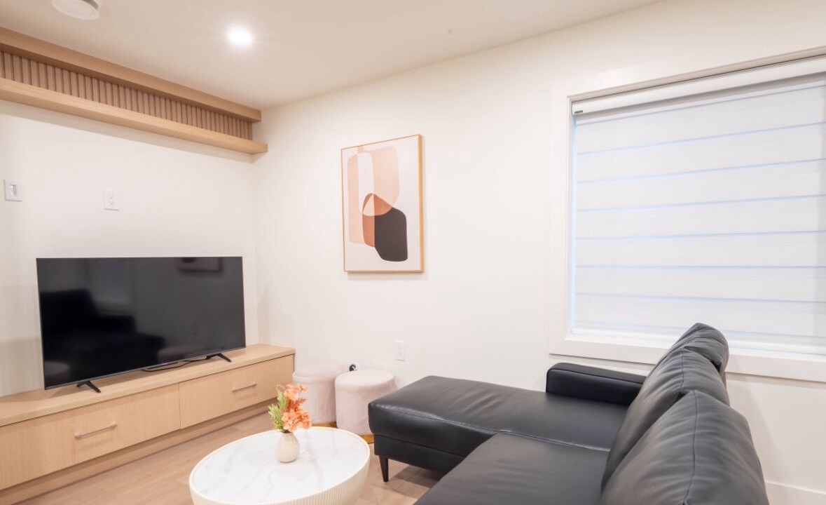 Photo of Livingroom in Renfrew-Collingwood