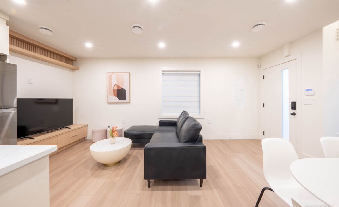 Photo of Livingroom in Renfrew-Collingwood