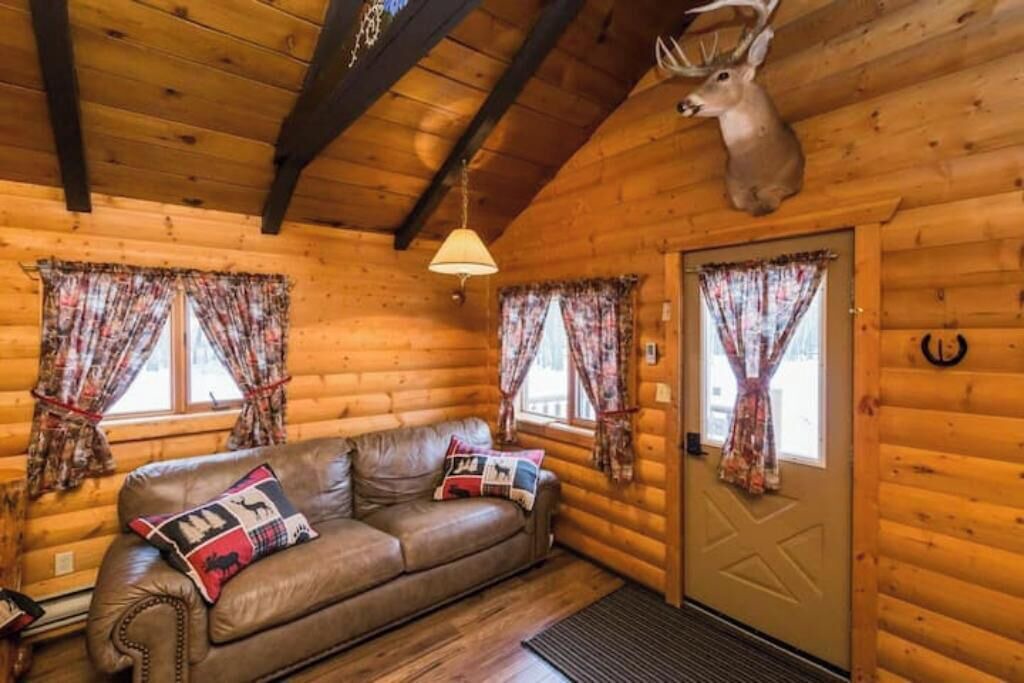 Photo of Livingroom in Division No. 11
