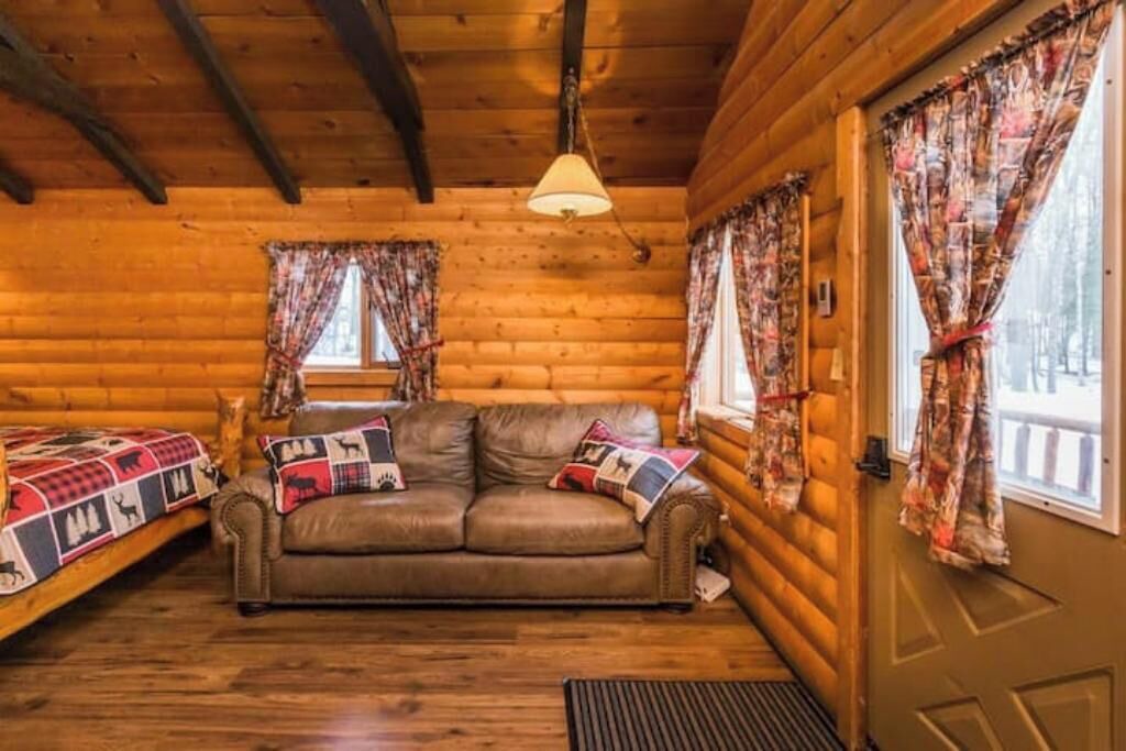 Photo of Livingroom in Division No. 11